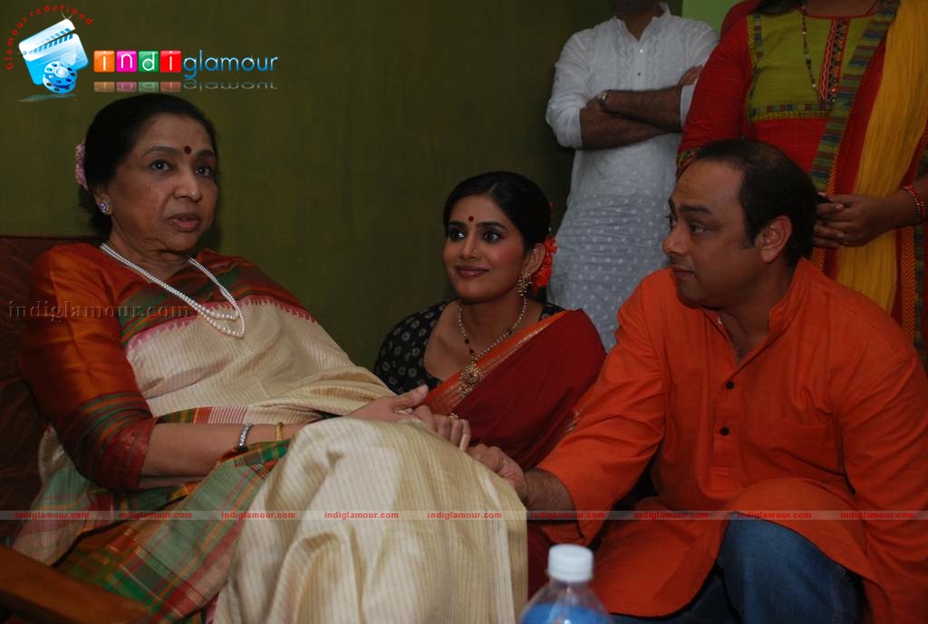 Asha Bhosle and Prateik Babbar at book launch on Smita Patil Event hd photo